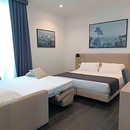 Western Dei Mille 3* Naples